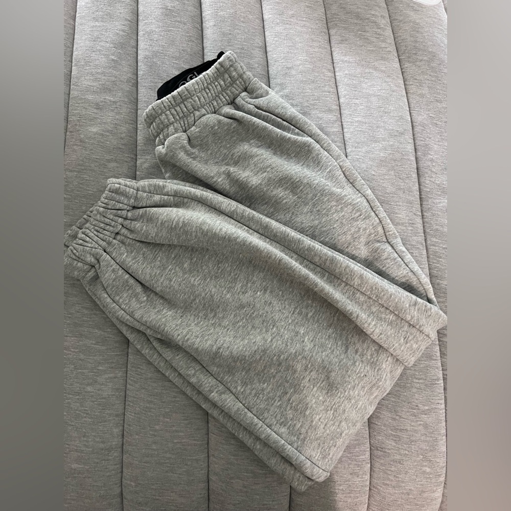ogl baggy grey sweatpants with spandex band built in, very cozy